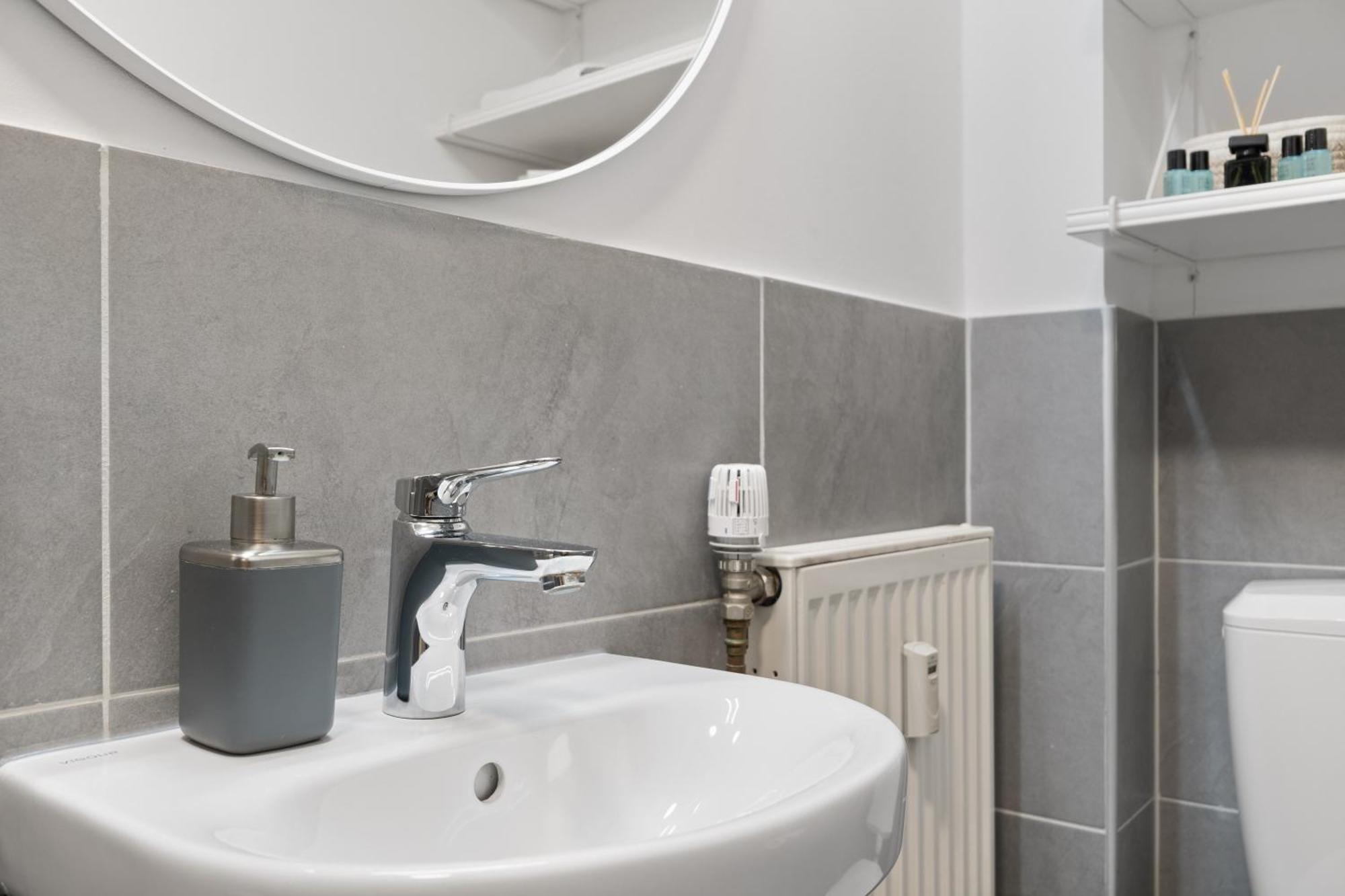 Modernes Apartement Am Rhein In Ruhiger Lage كولونيا المظهر الخارجي الصورة